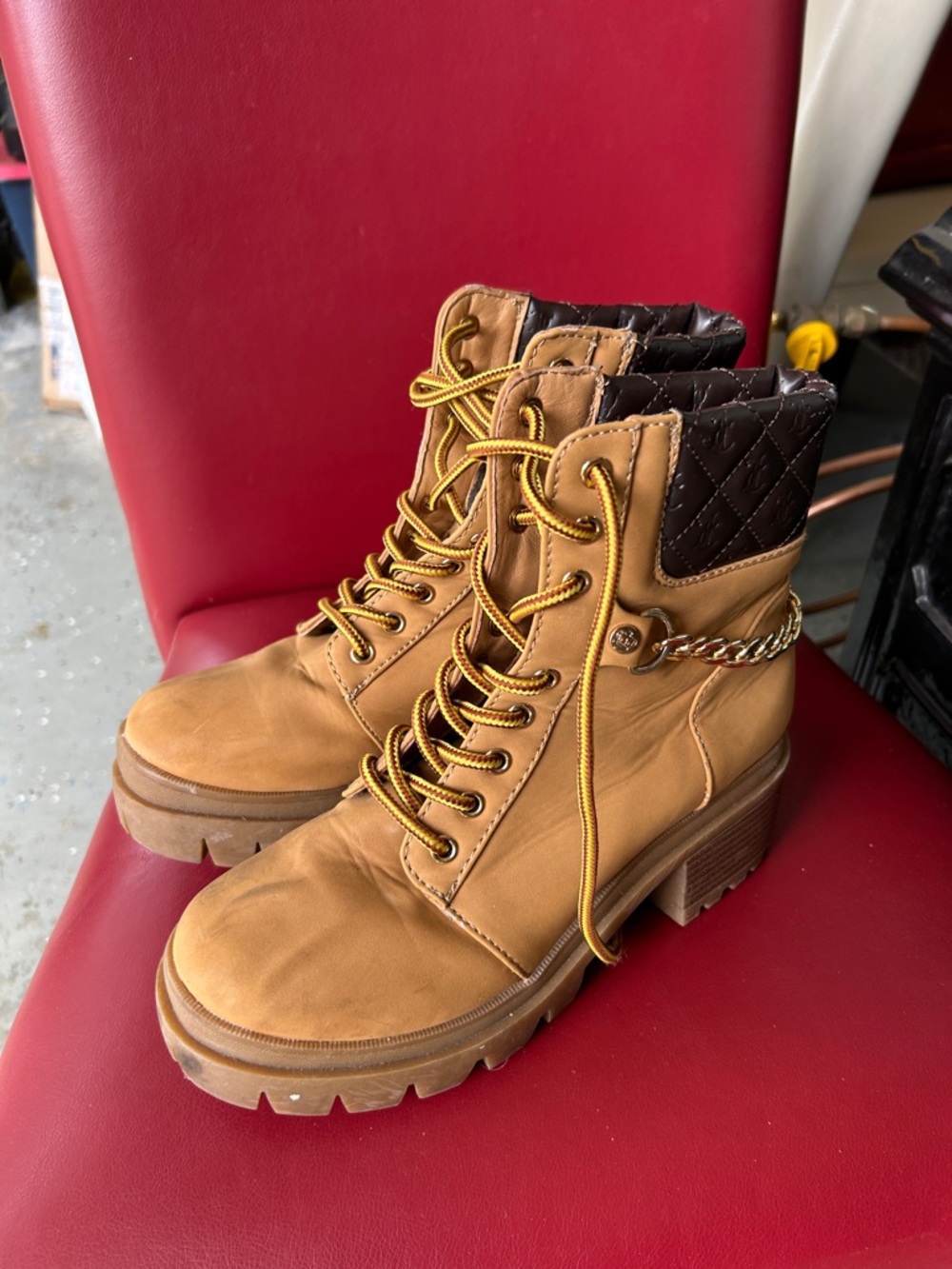 Source Unknown Tan Lace-Up Quilted Collar Ankle Boots with Chain